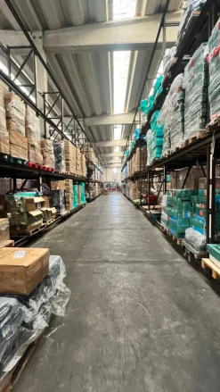 Magazzino / spazi logistici 2500 metri quadri Latina