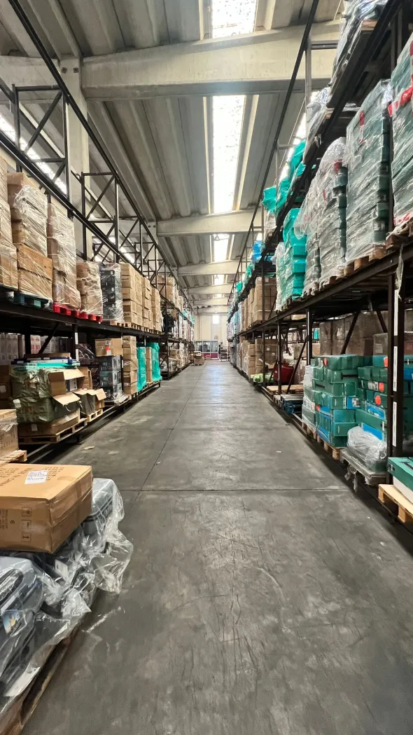Magazzino / spazi logistici 2500 metri quadri Latina