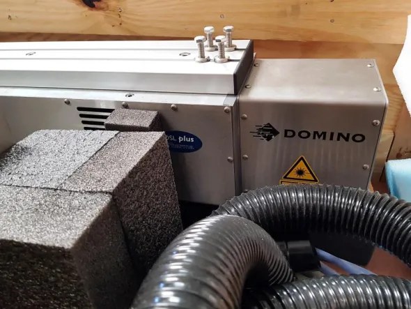 MARCATORE CODIFICATORE LASER – DOMINO (COD-6)