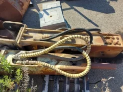 25#5562 Martellone per escavatore New Holland