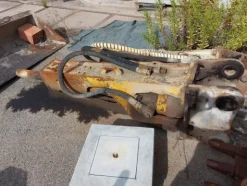 25#5562 Martellone per escavatore New Holland