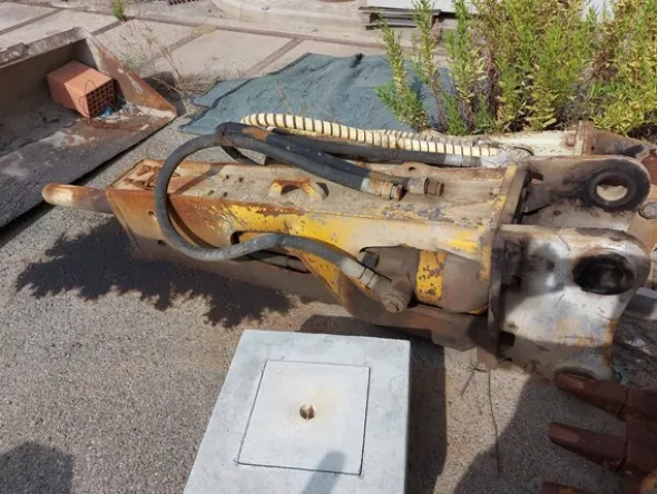 25#5562 Martellone per escavatore New Holland