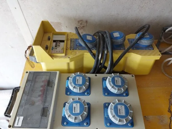 2#7642 Materiale e attrezzatura da cantiere edile
