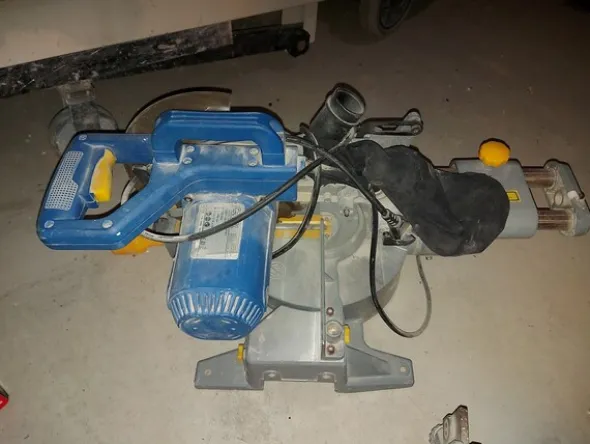 2#7642 Materiale e attrezzatura da cantiere edile