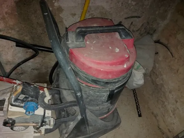 2#7642 Materiale e attrezzatura da cantiere edile