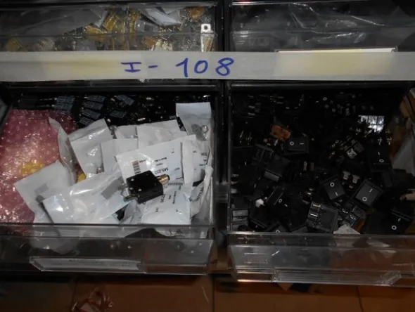 34#7585 Materiale e componentistica elettronica