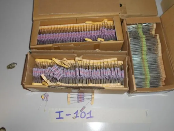 33#7585 Materiale e componentistica elettronica