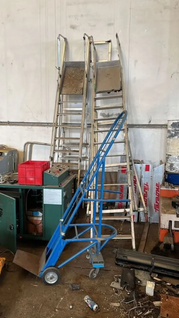 7#8355 Materiale elettrico