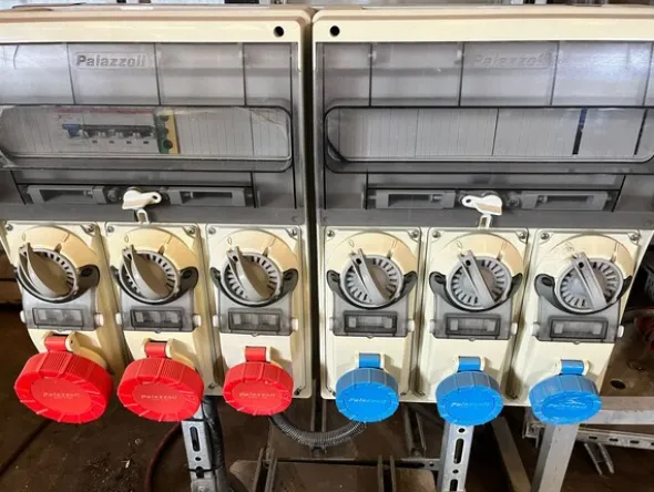 7#8355 Materiale elettrico