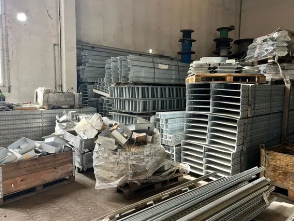 7#8355 Materiale elettrico