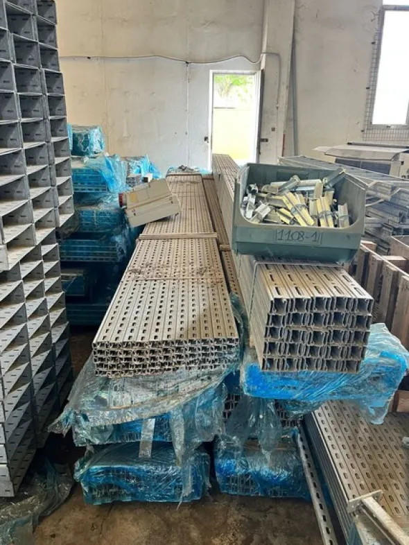 7#8355 Materiale elettrico