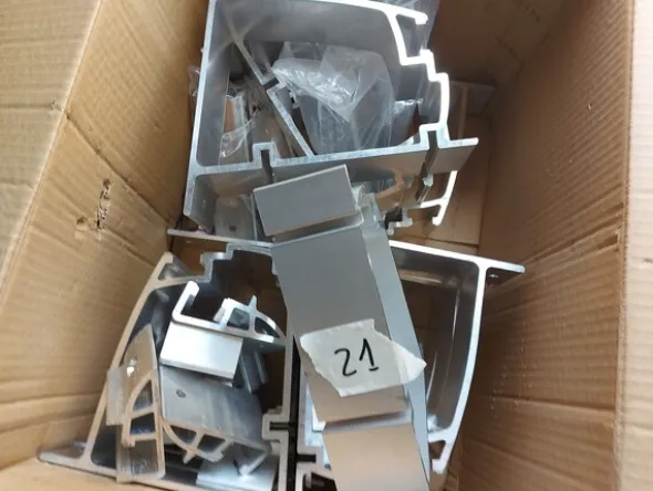 4#8021 Materiale elettrico ed informatico