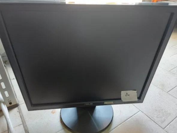 4#8021 Materiale elettrico ed informatico