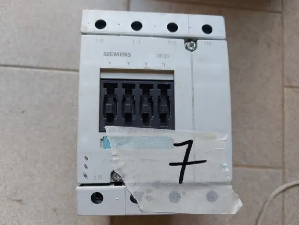 4#8021 Materiale elettrico ed informatico