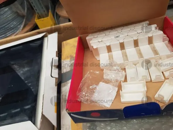 3#9182 Materiale elettrico vario