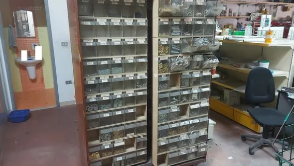 1#6812 Materiale per ferramenta