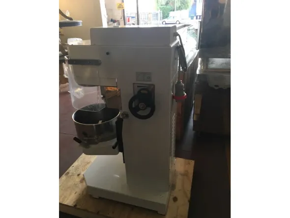 Mescolatrice planetaria professionale avancini 30 lt.