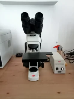 Microscopio ottico trinoculare Motic BA310 MET