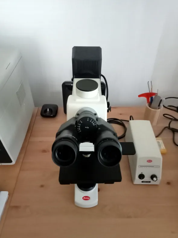 Microscopio ottico trinoculare Motic BA310 MET