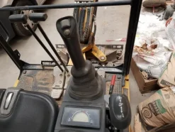 3#4853 Miniescavatore Cat cingolato