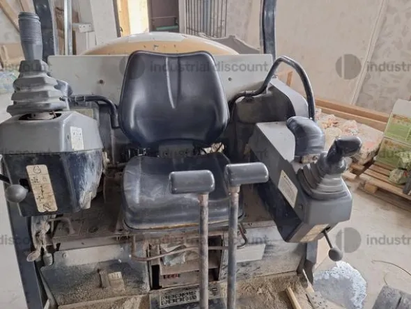 6#9747 Miniescavatore Caterpillar
