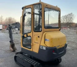 Miniescavatore VOLVO EC15B con benne