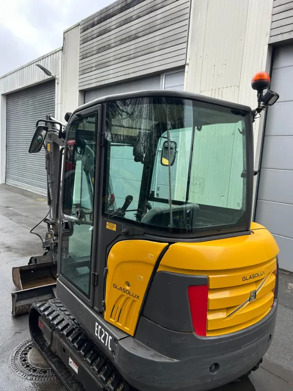 Miniescavatore Volvo EC27C del 2015