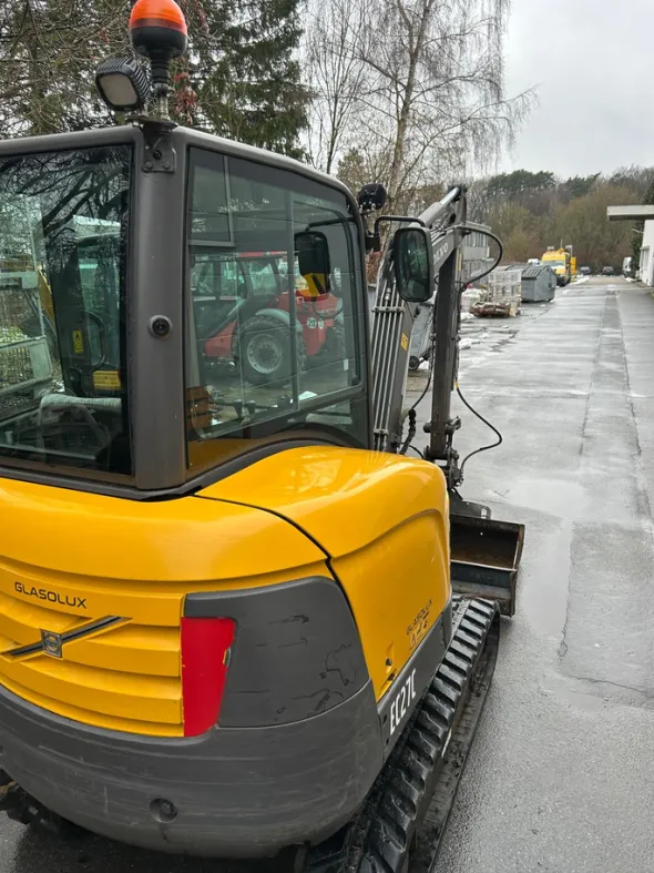 Miniescavatore Volvo EC27C del 2015