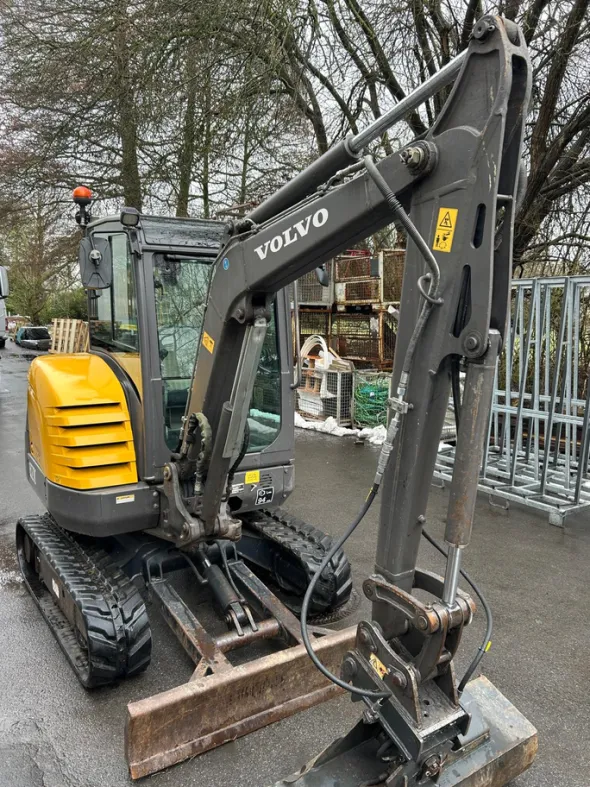 Miniescavatore Volvo EC27C del 2015