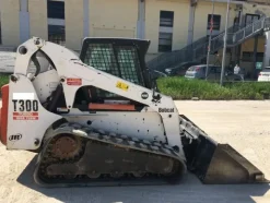 10#3637 Mini pala cingolata Bobcat T300