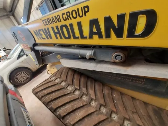8#5562 Mini pala cingolata New Holland C185