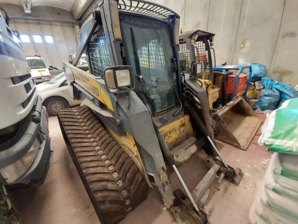 8#5562 Mini pala cingolata New Holland C185