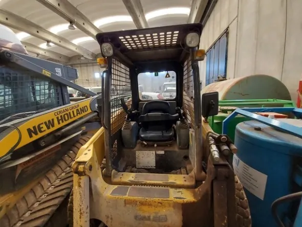 8#5562 Mini pala cingolata New Holland C185