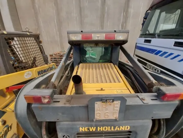 8#5562 Mini pala cingolata New Holland C185