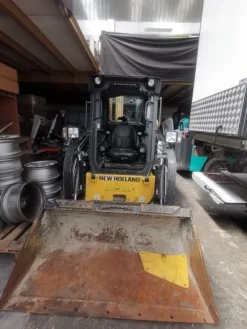1#4531 MINIPALA COMPATTA NEW HOLLAND L213