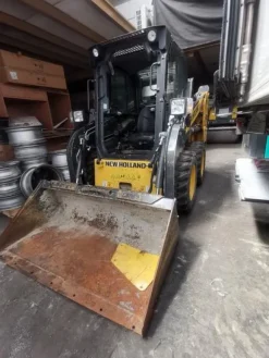 1#4531 MINIPALA COMPATTA NEW HOLLAND L213