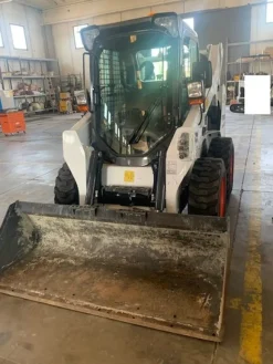 13#8237 Mini pala gommata Bobcat S570