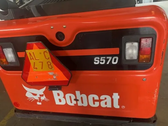 13#8237 Mini pala gommata Bobcat S570