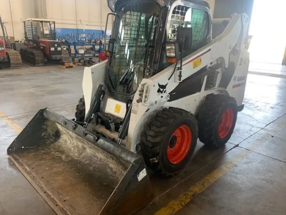 13#8237 Mini pala gommata Bobcat S570