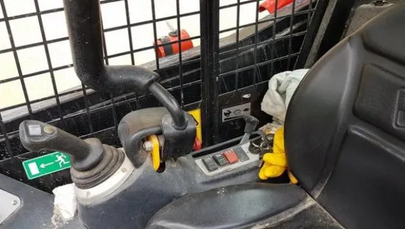 1#3198 Minipala gommata JCB