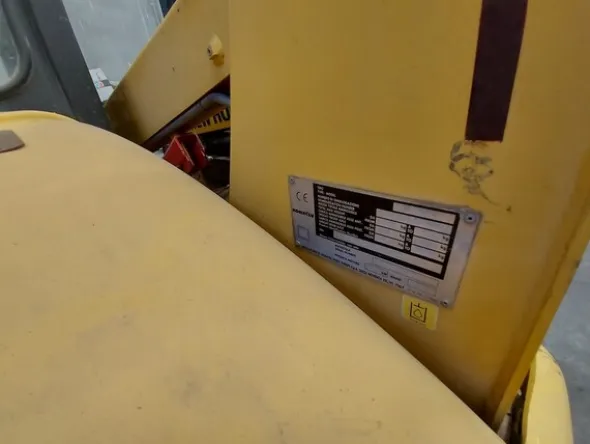 21#5562 Mini pala gommata Komatsu SK 714