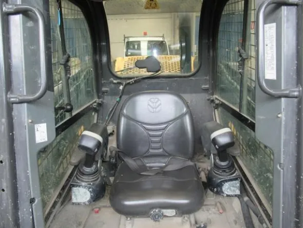 7#3444 Minipala semovente New Holland