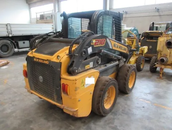 8#3444 Minipala semovente New Holland