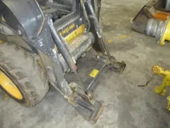 8#3444 Minipala semovente New Holland