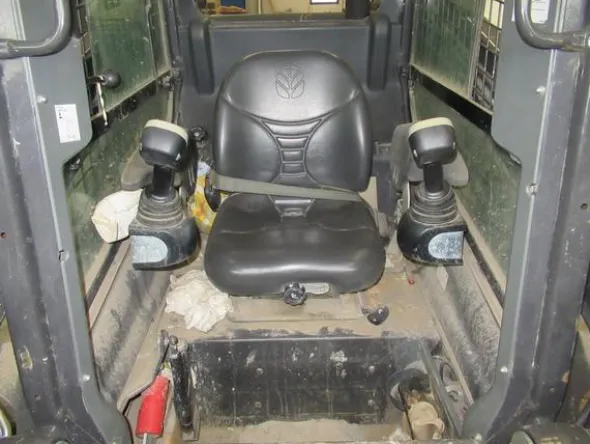 8#3444 Minipala semovente New Holland