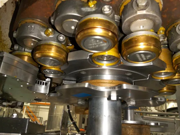 M338 Monoblocco riempimento lattine usato Crown Bevcorp