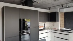 Mobile cucina ad angolo, completo di elettrodomestici