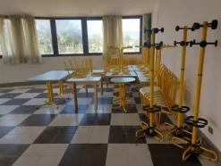 3#8247 Mobili e Arredi vari