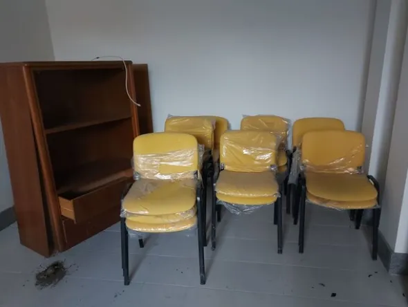 3#8247 Mobili e Arredi vari