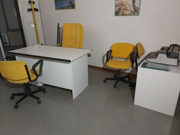 3#8247 Mobili e Arredi vari